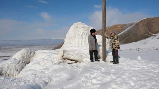 فیلم| جلوگیری از خشکسالی در قرقیزستان با یخچال های مصنوعی