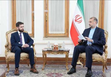 تاکید ایران و ارمنستان بر گسترش روابط در زمینه های سیاسی و تجاری