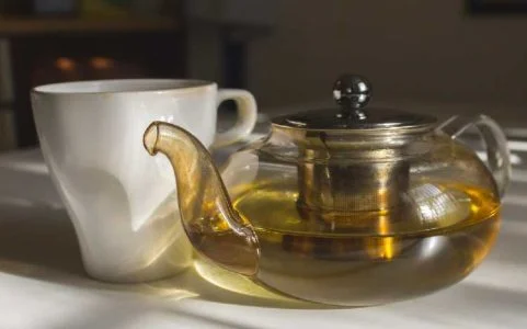 طریقه مصرف دمنوش بادرنجبویه نیوشا