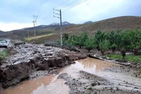 جزئیات خسارت سیلاب و تندباد به مناطق شمال شرق و مرکز اصفهان