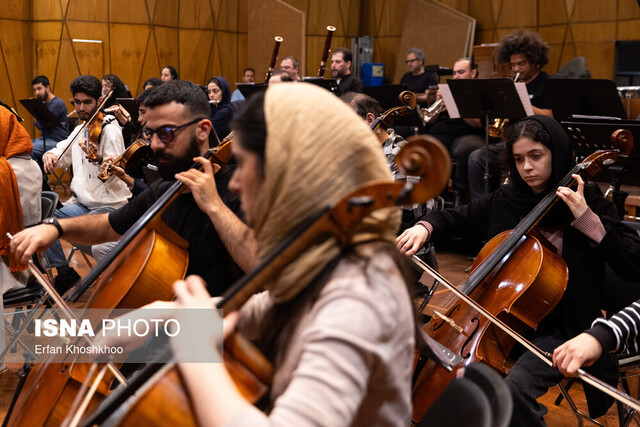 سازهای تالار وحدت دچار فرسایش شده‌اند / ارکستر، جامعه کوچک است