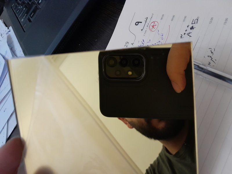 آینه پلکسی همان ورق پلکسی آینه ای در سایز دلخواه است.