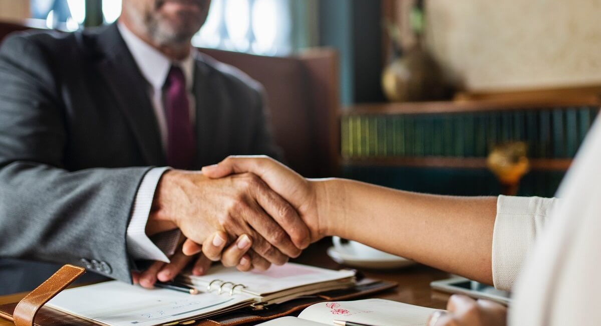 چگونه در انگلستان وکیل شویم؟